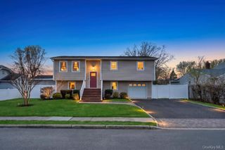 794 Sayville Avenue, Bohemia, NY 11716