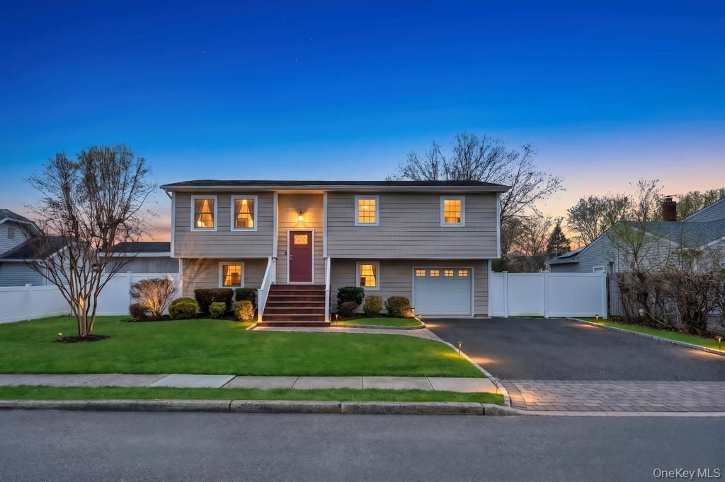 794 Sayville Avenue, Bohemia, NY 11716