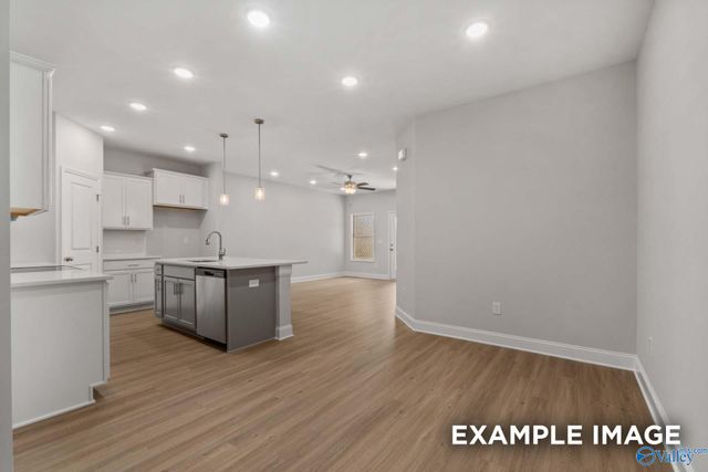 412 Clyde Lane SE, Hartselle, AL 35640