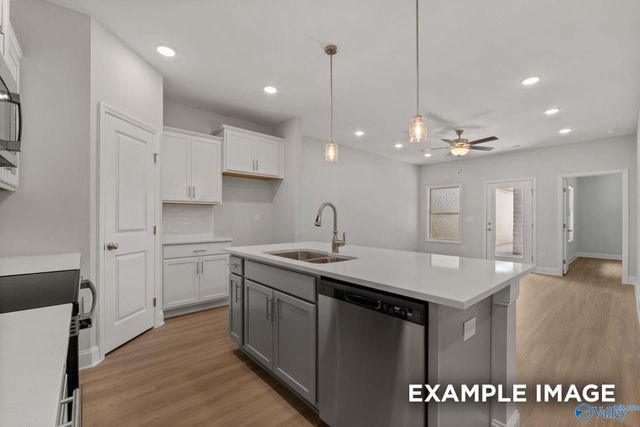 412 Clyde Lane SE, Hartselle, AL 35640