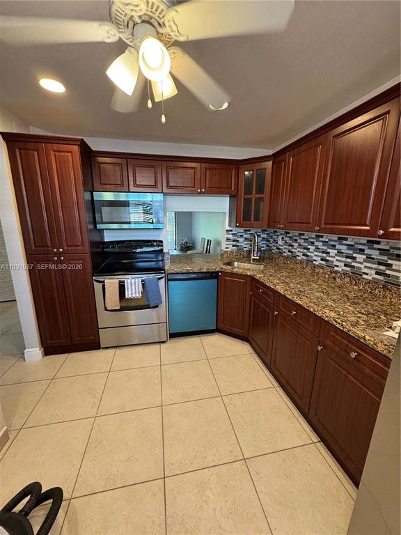 6095 N Sabal Palm Boulevard 104, Tamarac, FL 33319