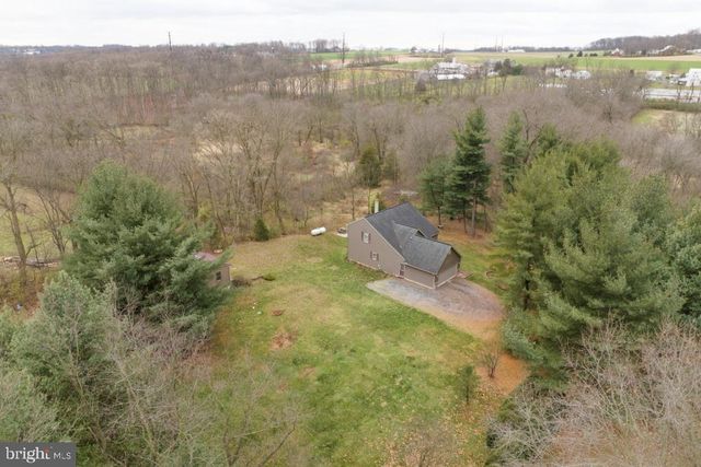 587 CHESTNUT HILL RD, Denver, PA 17517