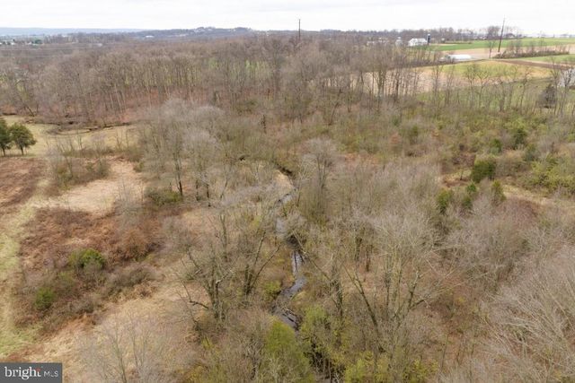 587 CHESTNUT HILL RD, Denver, PA 17517