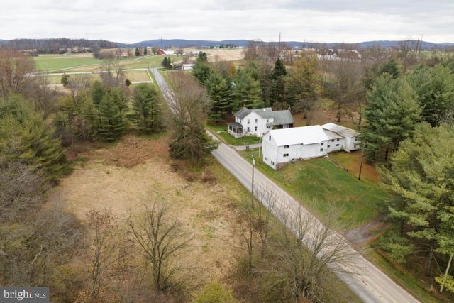 587 CHESTNUT HILL RD, Denver, PA 17517