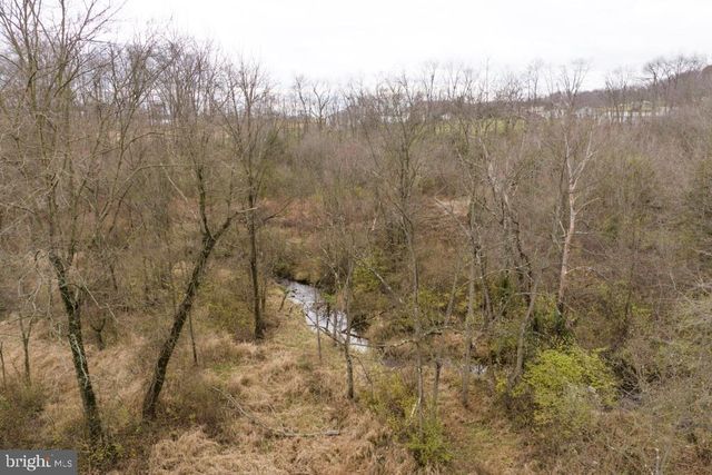 587 CHESTNUT HILL RD, Denver, PA 17517