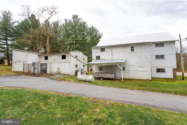 587 CHESTNUT HILL RD, Denver, PA 17517