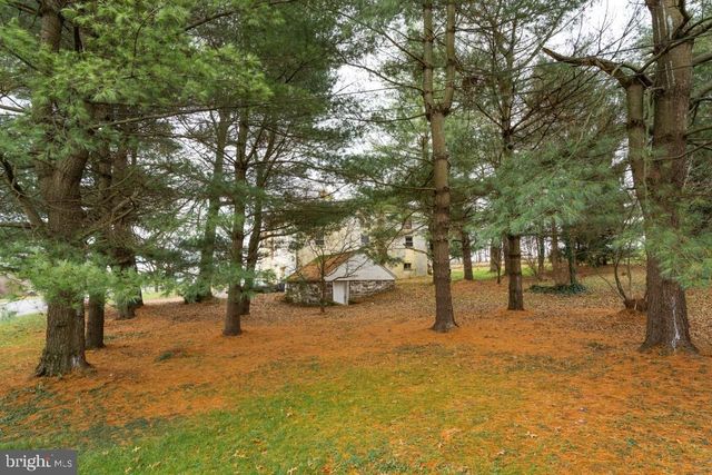 587 CHESTNUT HILL RD, Denver, PA 17517