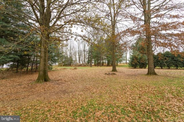 587 CHESTNUT HILL RD, Denver, PA 17517