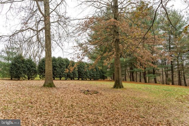 587 CHESTNUT HILL RD, Denver, PA 17517