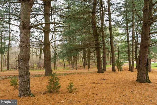 587 CHESTNUT HILL RD, Denver, PA 17517