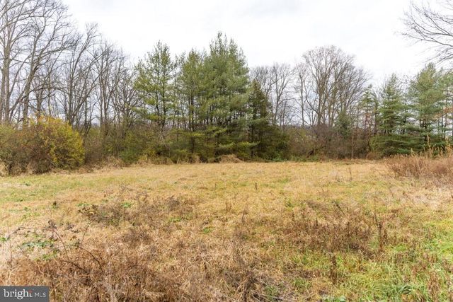 587 CHESTNUT HILL RD, Denver, PA 17517