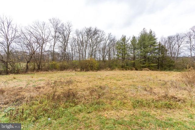 587 CHESTNUT HILL RD, Denver, PA 17517