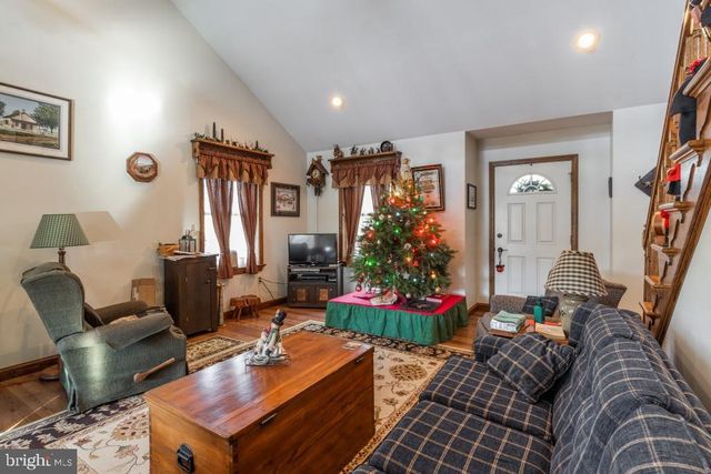 587 CHESTNUT HILL RD, Denver, PA 17517