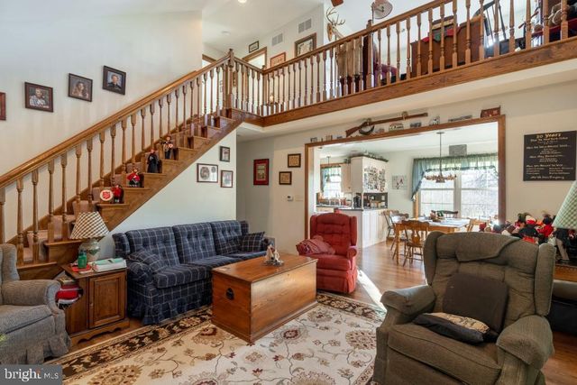 587 CHESTNUT HILL RD, Denver, PA 17517