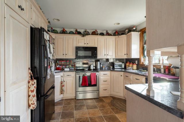 587 CHESTNUT HILL RD, Denver, PA 17517