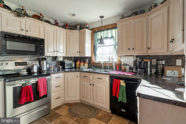 587 CHESTNUT HILL RD, Denver, PA 17517