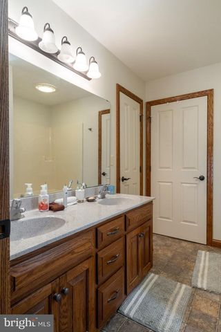 587 CHESTNUT HILL RD, Denver, PA 17517