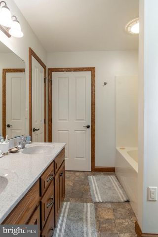 587 CHESTNUT HILL RD, Denver, PA 17517