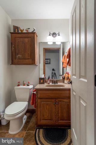 587 CHESTNUT HILL RD, Denver, PA 17517