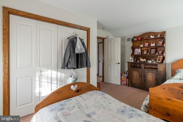 587 CHESTNUT HILL RD, Denver, PA 17517