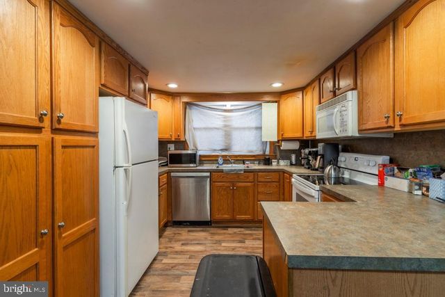 587 CHESTNUT HILL RD, Denver, PA 17517