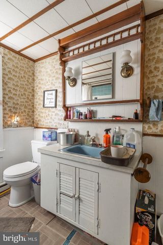 587 CHESTNUT HILL RD, Denver, PA 17517