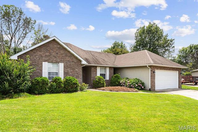 33 Michelle Drive, Mascoutah, IL 62258