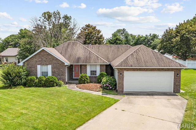 33 Michelle Drive, Mascoutah, IL 62258