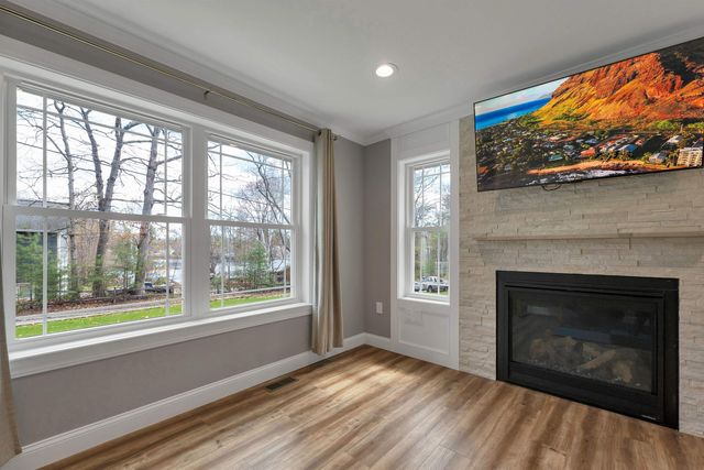 40 Mary Ann Avenue, Salem, NH 03079