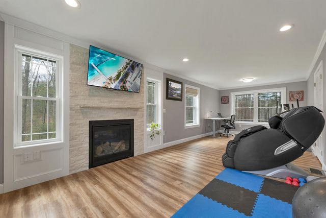 40 Mary Ann Avenue, Salem, NH 03079