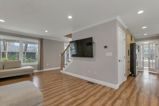 40 Mary Ann Avenue, Salem, NH 03079