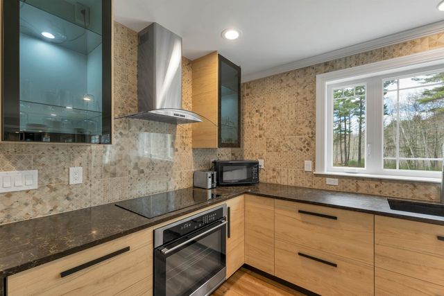 40 Mary Ann Avenue, Salem, NH 03079