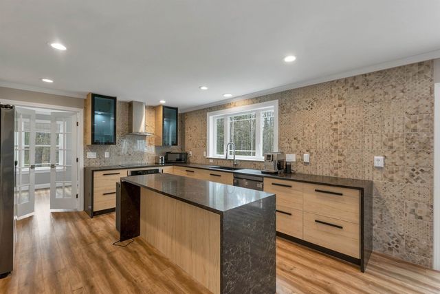 40 Mary Ann Avenue, Salem, NH 03079