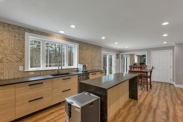 40 Mary Ann Avenue, Salem, NH 03079