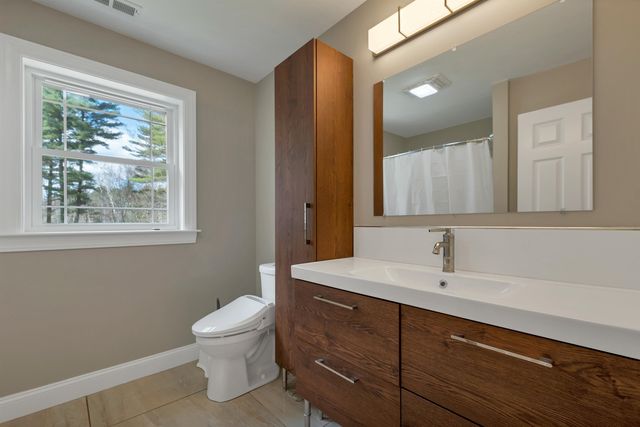40 Mary Ann Avenue, Salem, NH 03079