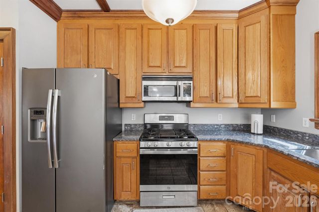 22 Pear Tree Lane, Leicester, NC 28748