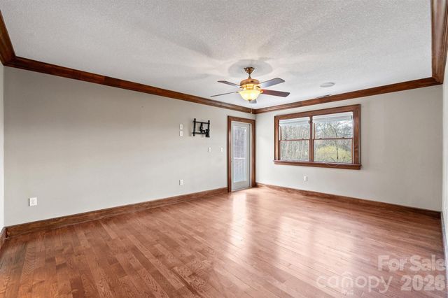 22 Pear Tree Lane, Leicester, NC 28748