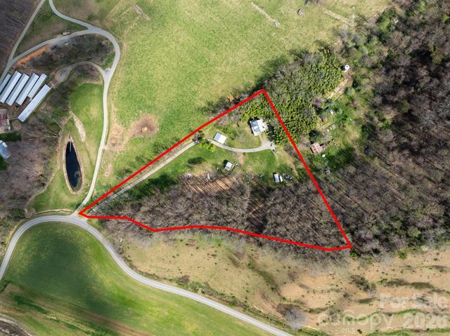 22 Pear Tree Lane, Leicester, NC 28748