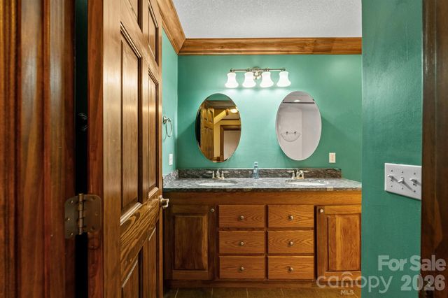 22 Pear Tree Lane, Leicester, NC 28748