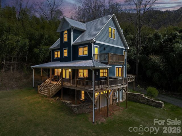 22 Pear Tree Lane, Leicester, NC 28748