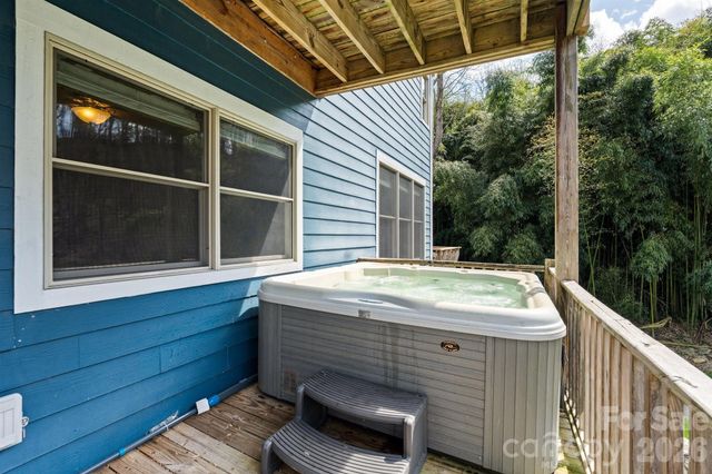 22 Pear Tree Lane, Leicester, NC 28748
