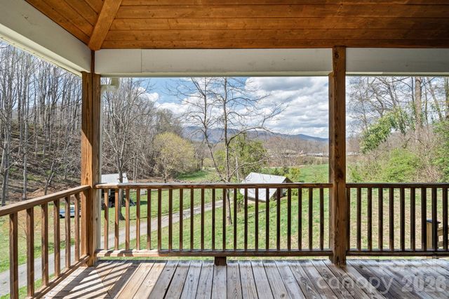 22 Pear Tree Lane, Leicester, NC 28748