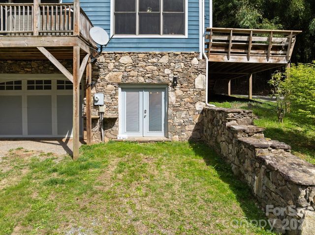 22 Pear Tree Lane, Leicester, NC 28748