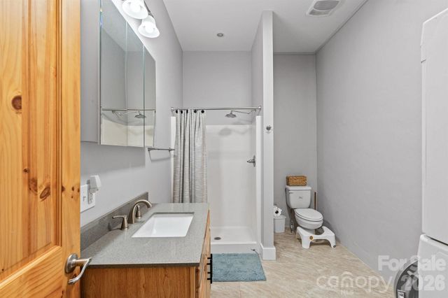 22 Pear Tree Lane, Leicester, NC 28748