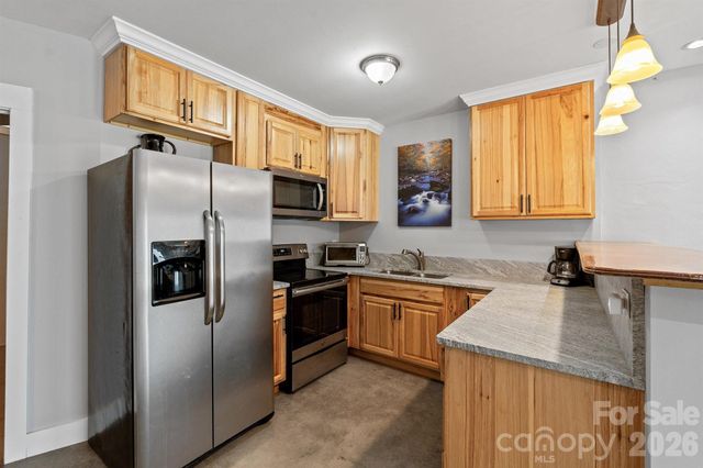 22 Pear Tree Lane, Leicester, NC 28748