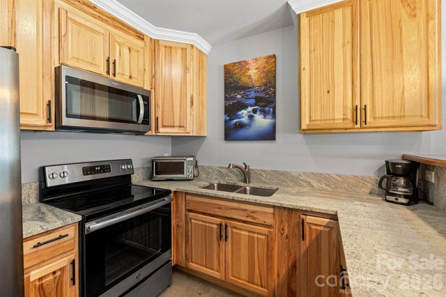 22 Pear Tree Lane, Leicester, NC 28748