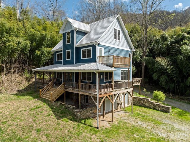 22 Pear Tree Lane, Leicester, NC 28748