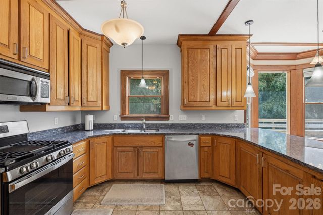 22 Pear Tree Lane, Leicester, NC 28748