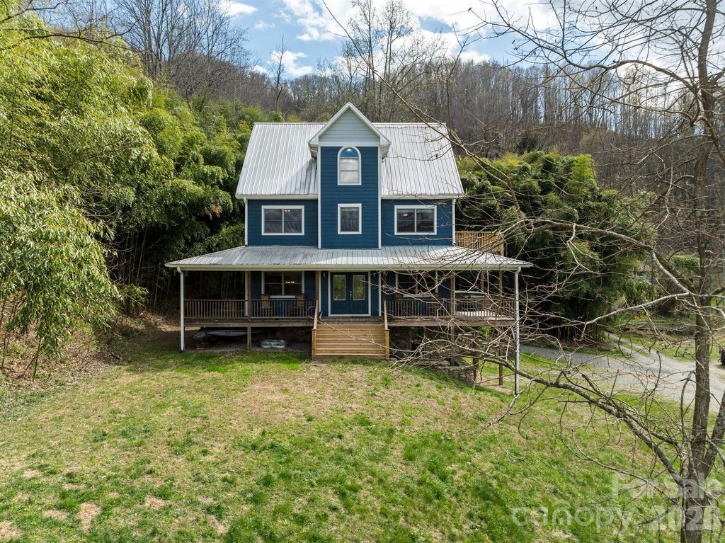 22 Pear Tree Lane, Leicester, NC 28748