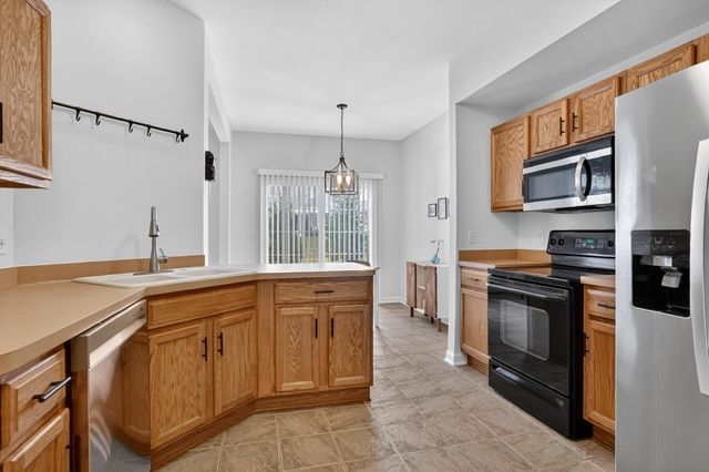 518 Dockside Circle, Holly, MI 48442